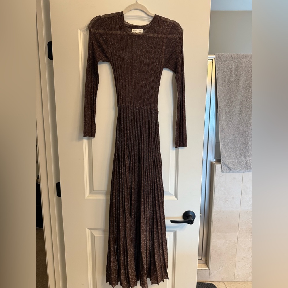 Elegant Brown Long-Sleeve Dress